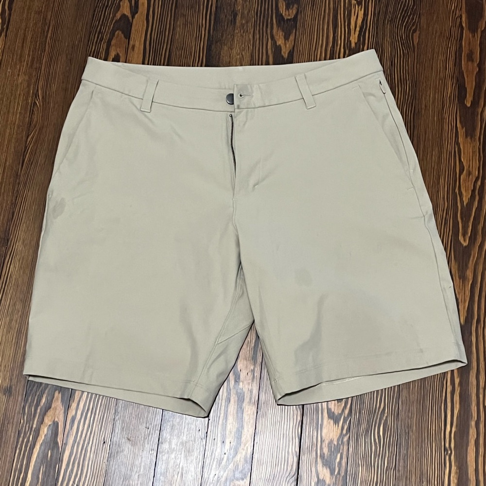 Men’s Lululemon Commission Shorts size: 34